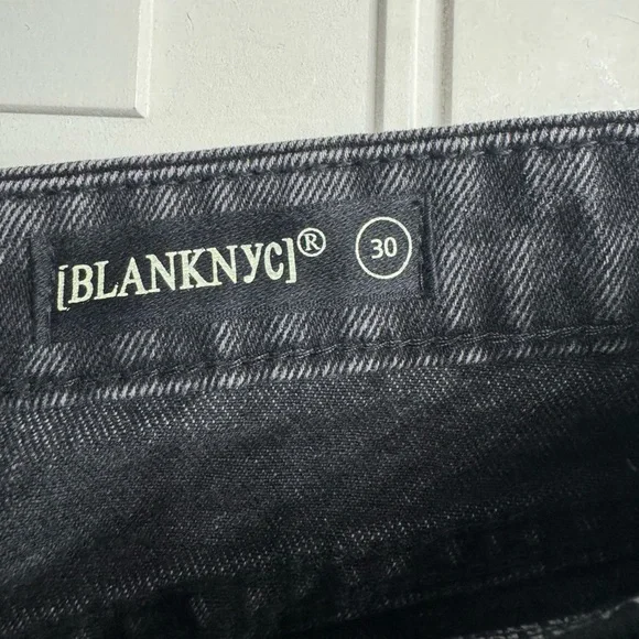 BlankNYC NWT Sabotage Frayed Faded Black Wash High-Rise Shorts Denim Size 30 - Picture 2 of 6